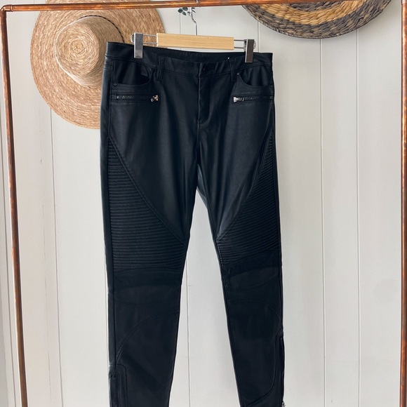 SOLD! Blank NYC Faux Leather Pants - Picture 4 of 12